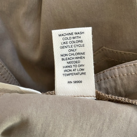 NWT Westbound Woman khaki pants. “The PARK AVE fit” classic leg, size 22WR - Picture 11 of 11